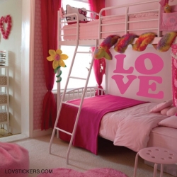 Sticker LOVE. Idée decoration chambre ado fille autocollant pas cher.